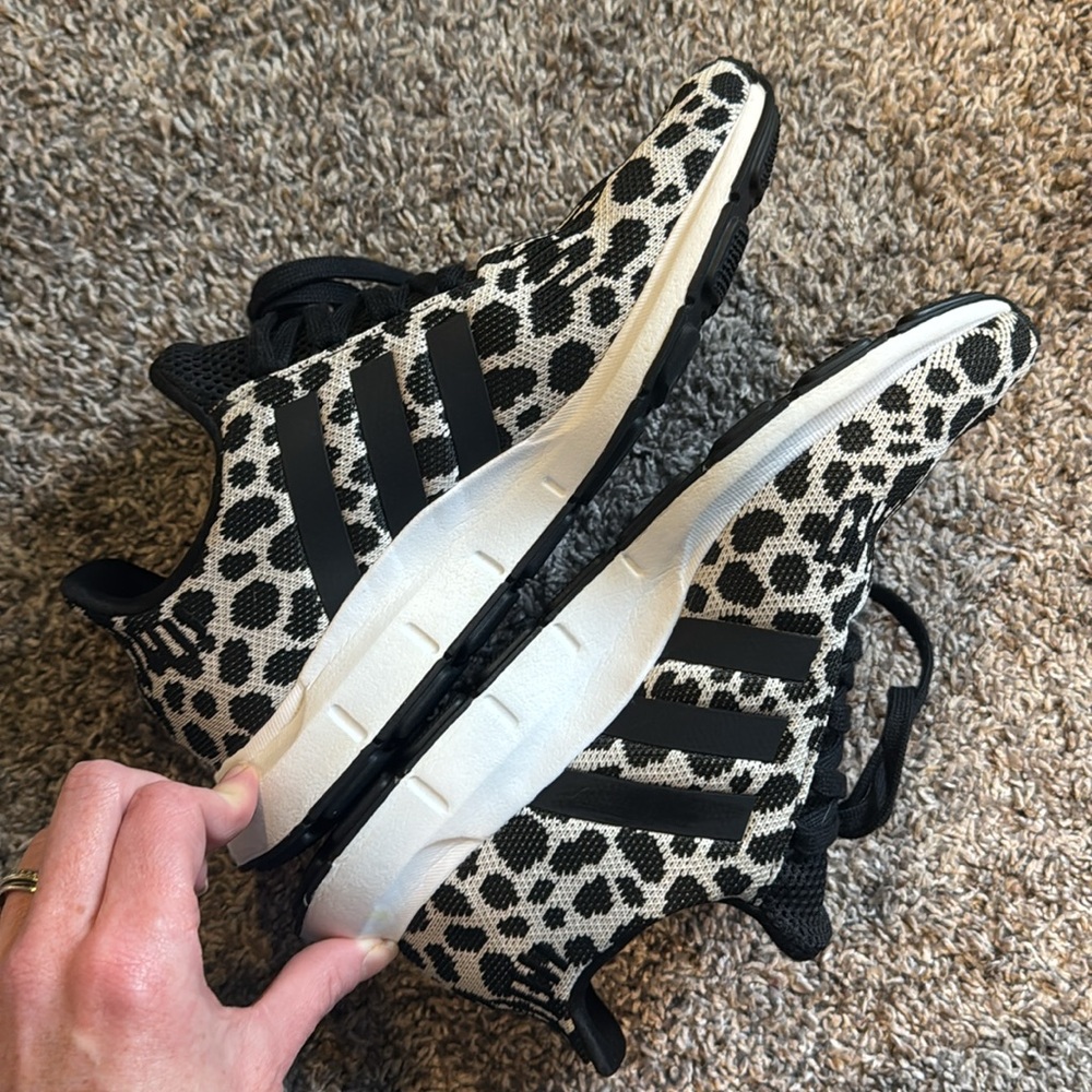 7.5 Woman’s Adidas Black and White Cheetah Leopard Patterned Sneakers - Picture 10 of 12